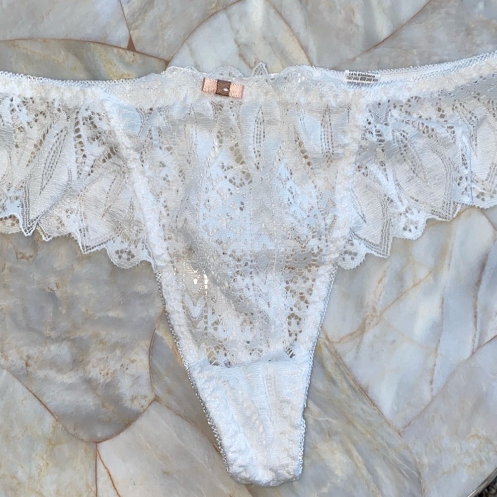 Rare Vintage Panty Medium White Floral Chantilly Lace